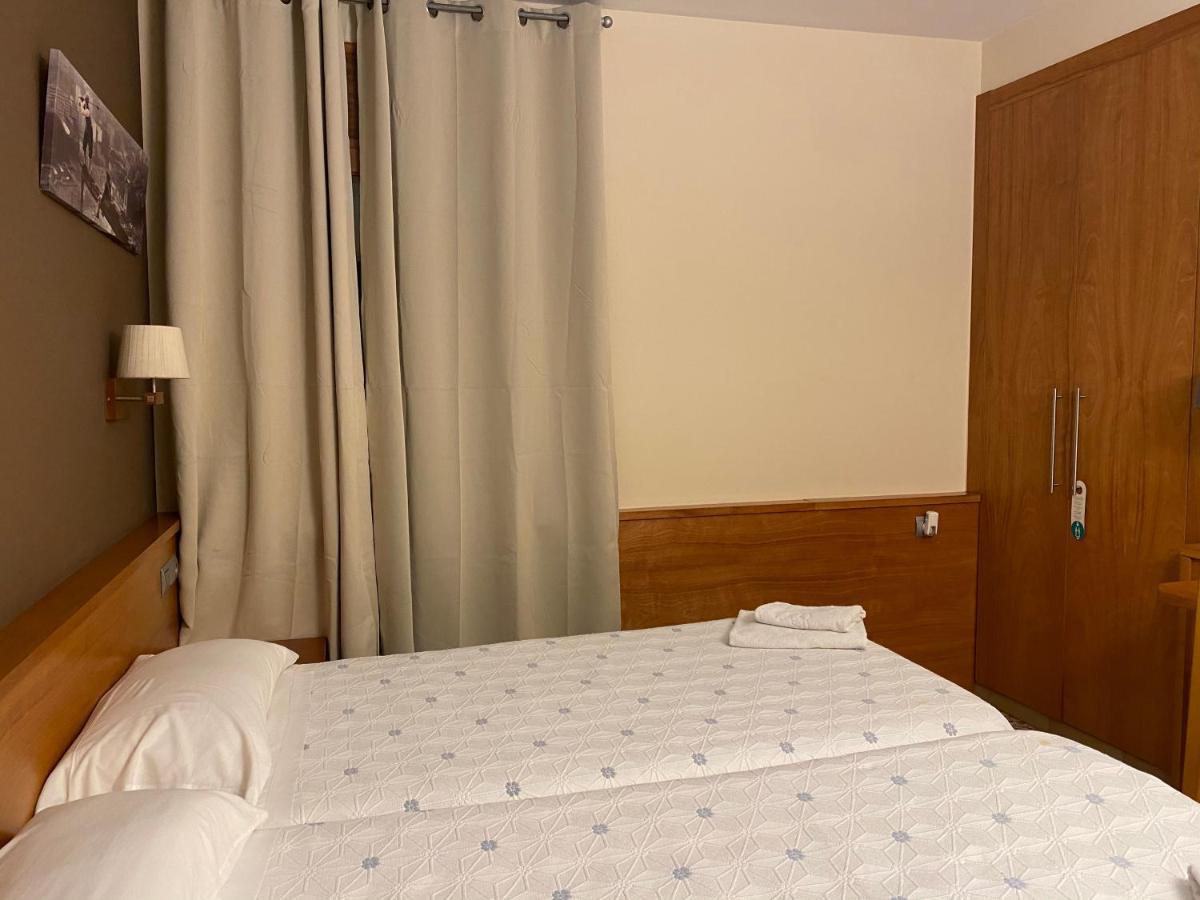 Hostal Galicia Cardedeu Zewnętrze zdjęcie